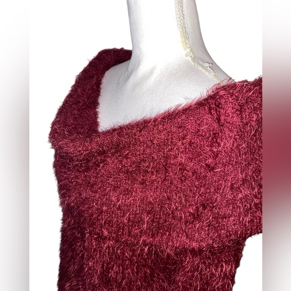DAT TO DAY blu pepper Off the Shoulders “Fuzzy” Sweater in Burgundy Size Large - Picture 3 of 8